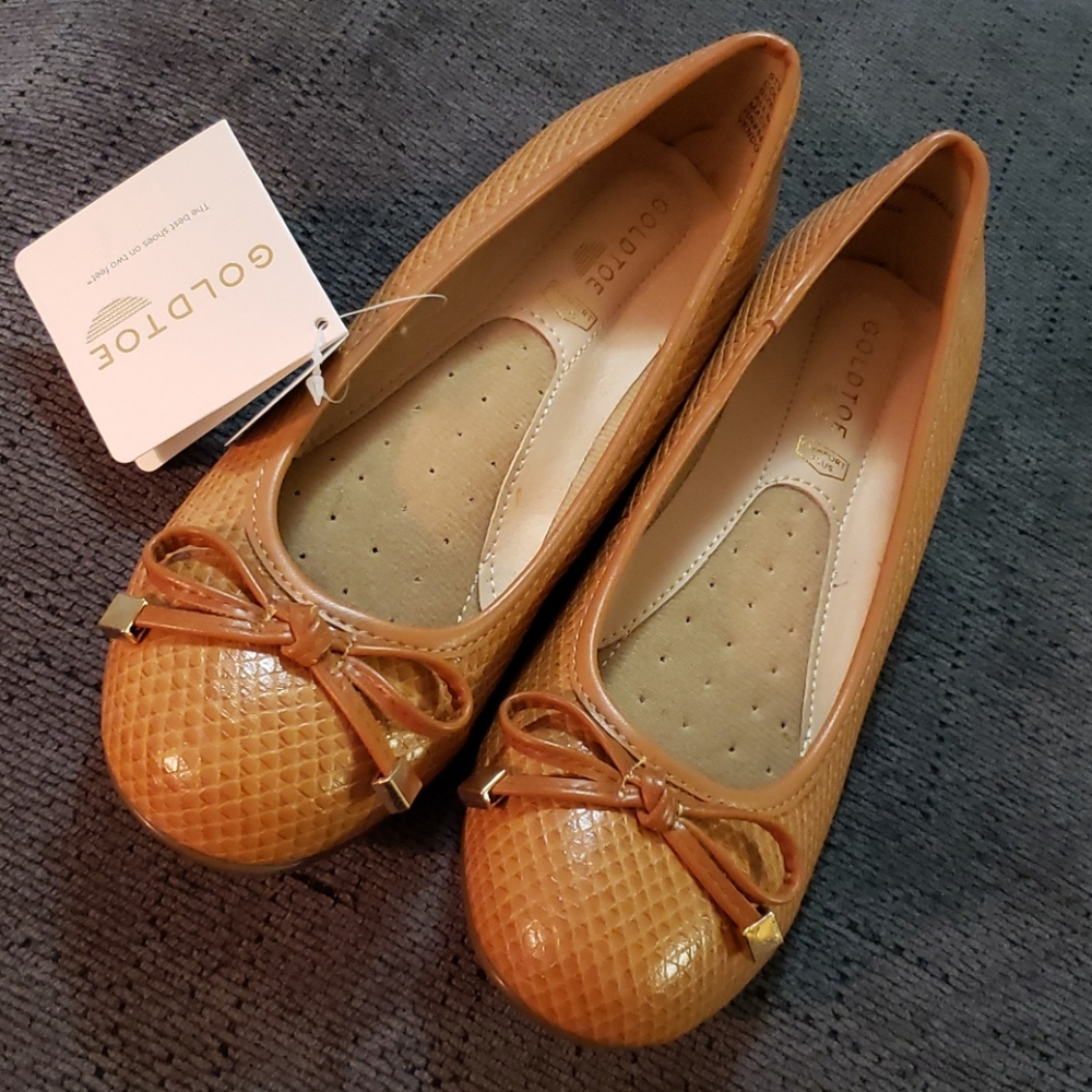 NWT Goldtoe Flats